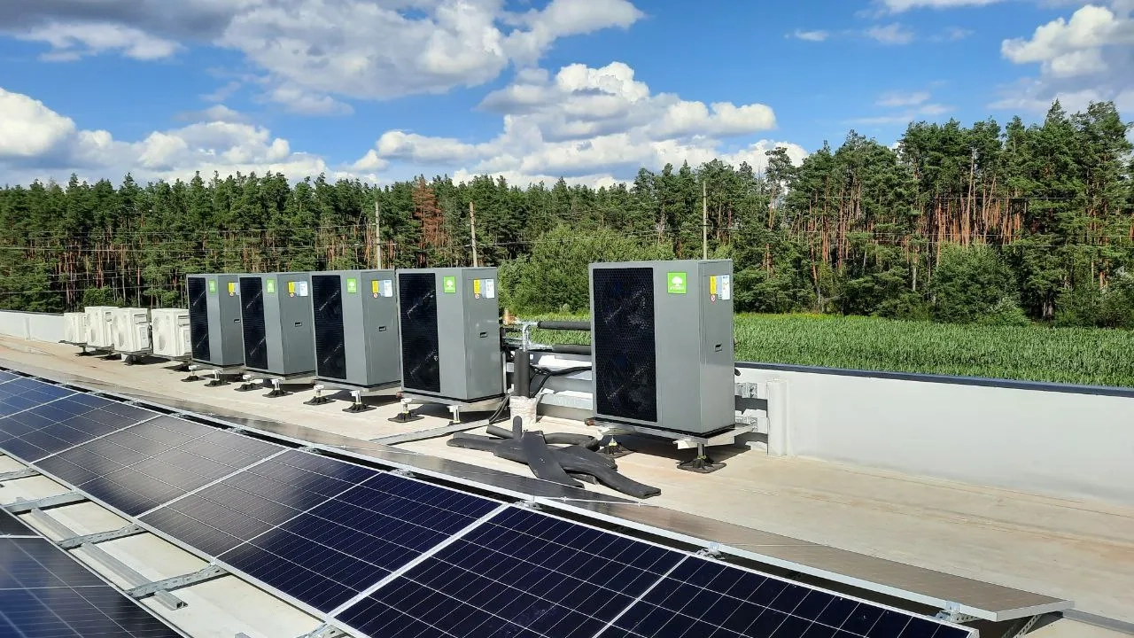 Industrijski objekt s toplotno črpalko Mycond serije BeeEco