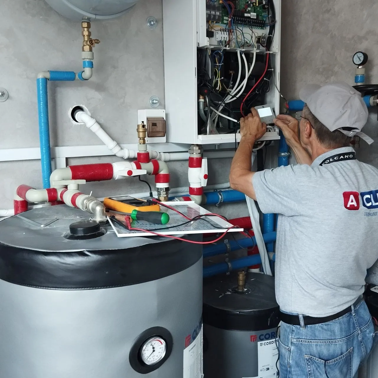 Samostojna hiša s toplotnimi črpalkami Mycond Split serije BeeHeat