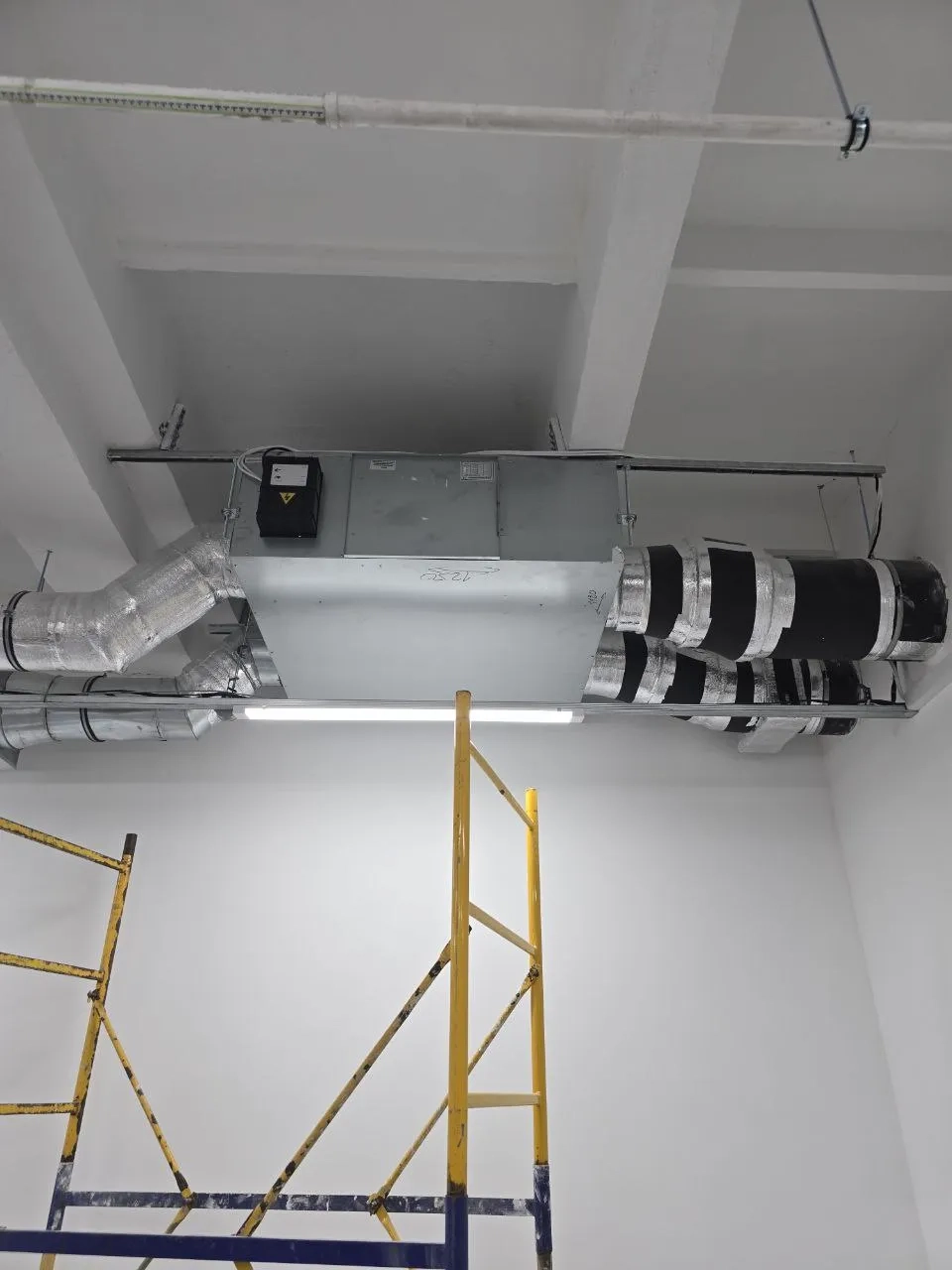 Nakupovalni center z prezračevalnimi enotami Mycond z rekuperacijo energije MVS