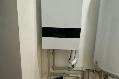 Samostojna vila s toplotnimi črpalkami Mycond Split BeeHeat MHS-U14BH