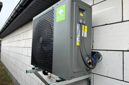 Samostojna vila s toplotnimi črpalkami Mycond Split serije BeeHeat