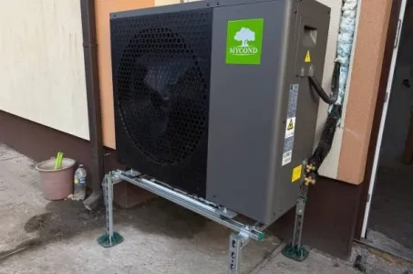 Mestna hiša s toplotnimi črpalkami Mycond Split serije BeeHeat
