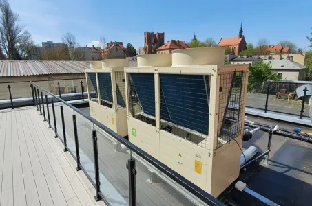 Modularne toplotne črpalke za ogrevanje hotelov na primeru Mycond MCU-YHE